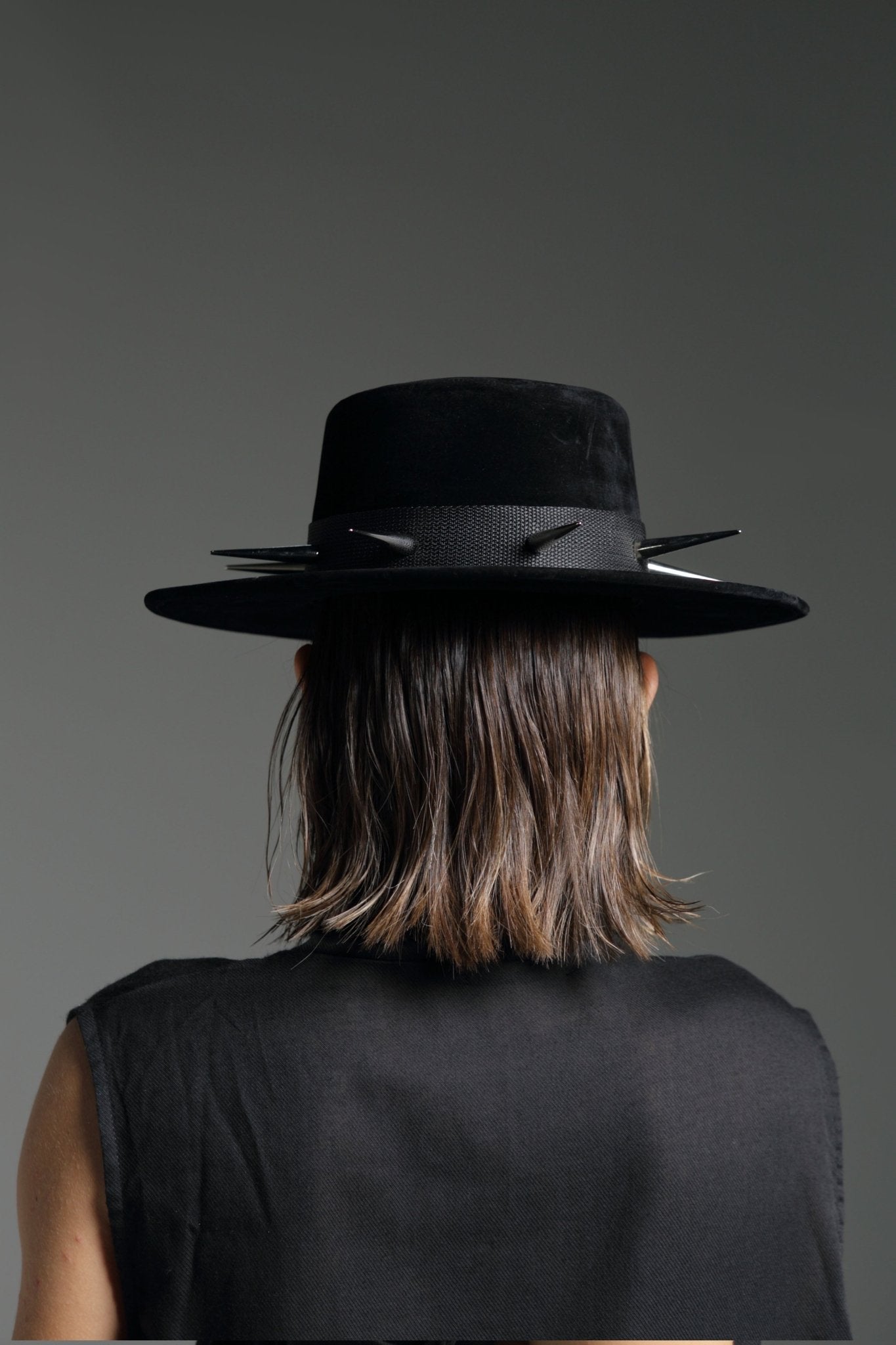 VELVET HAT WITH SPIKES - SALIMSALIMSALIMVELVET HAT WITH SPIKES - SALIMSALIMSALIMVELVET HAT WITH SPIKES