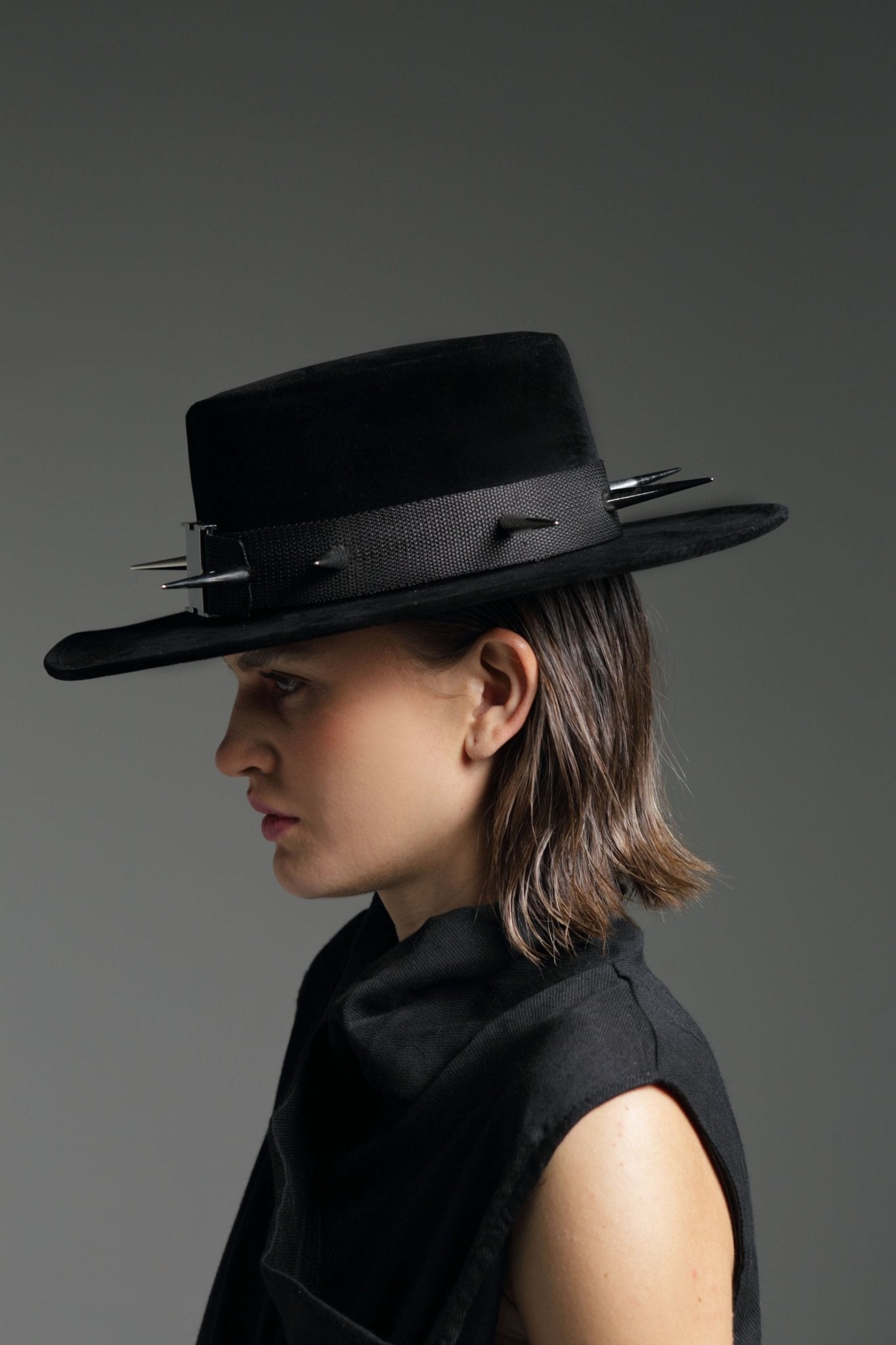 VELVET HAT WITH SPIKES - SALIMSALIMSALIMVELVET HAT WITH SPIKES - SALIMSALIMSALIMVELVET HAT WITH SPIKES
